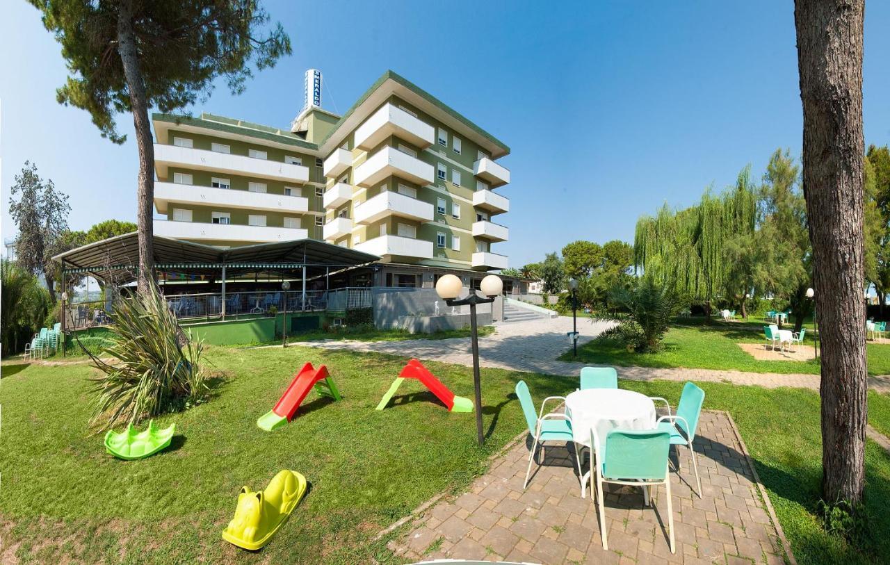 Hotel Smeraldo Giulianova Extérieur photo