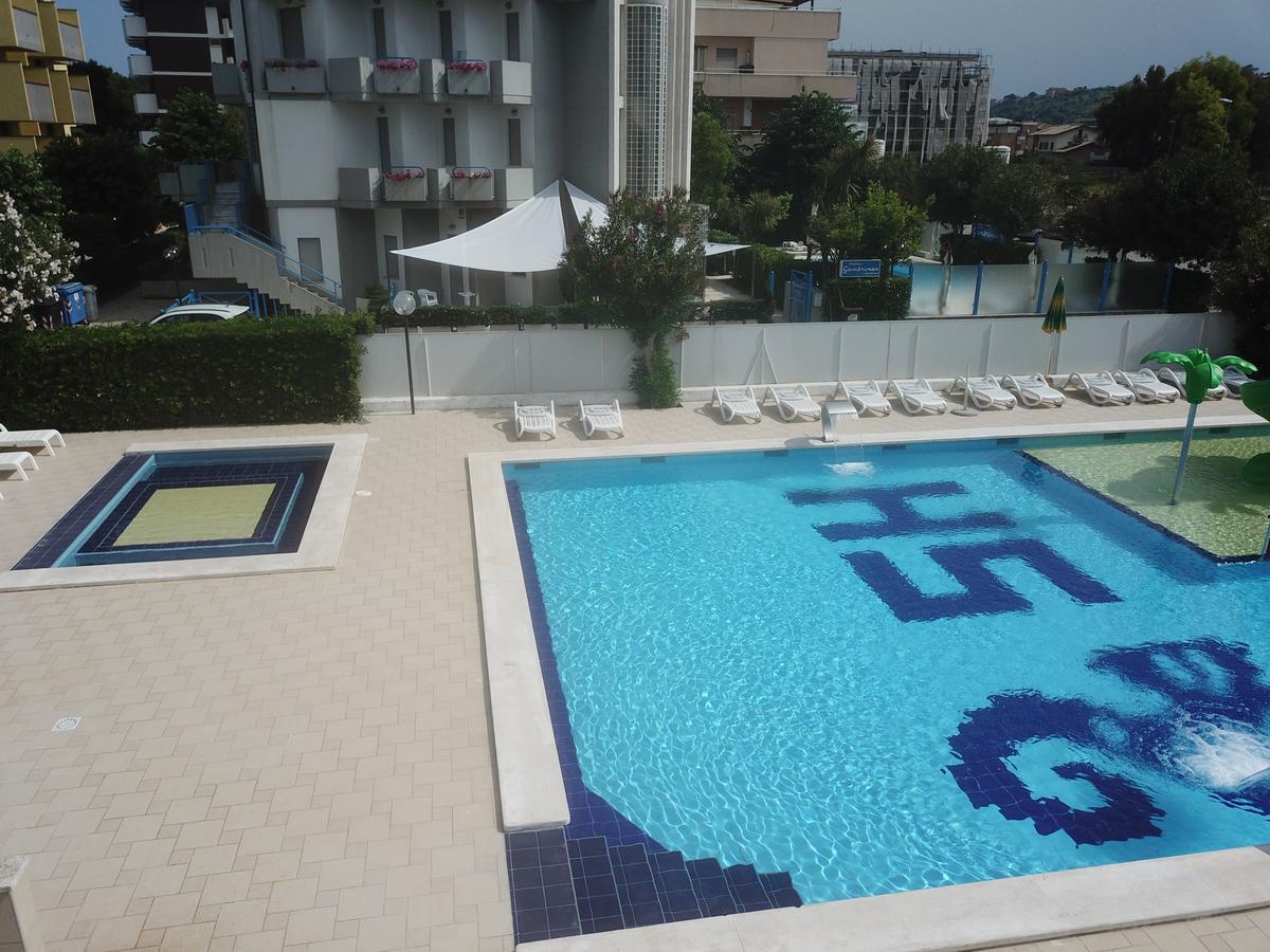 Hotel Smeraldo Giulianova Extérieur photo